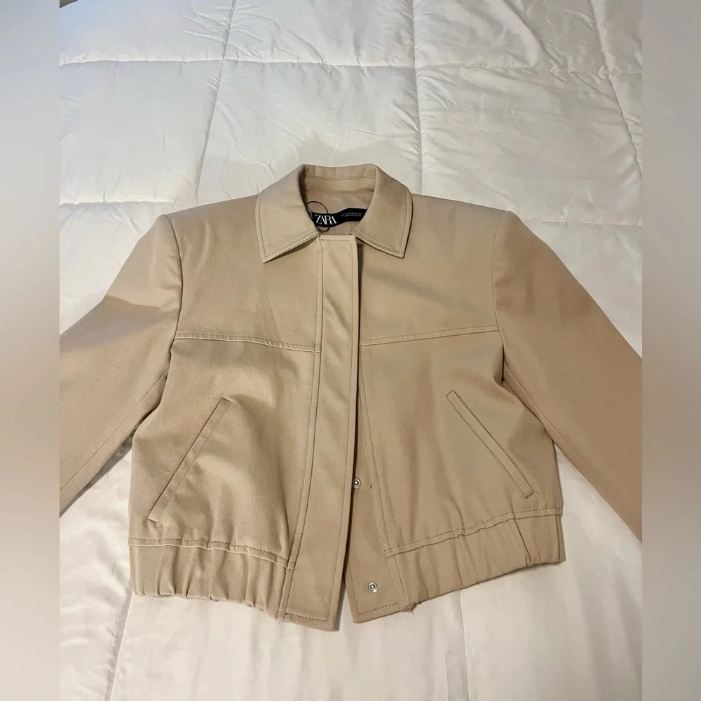 Cropped jacket with shoulder pads - Picture 3 of 8